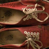 Mac DeMarco's old shoes sold for 21 100 US dollars 