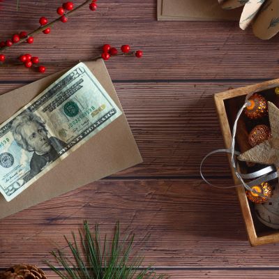 US low-income shoppers to spend more this holiday season