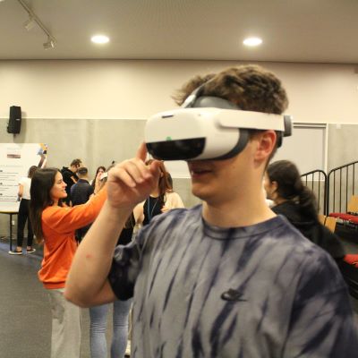 Portugal: students engage in Shoes Your Life activities using Virtual Reality