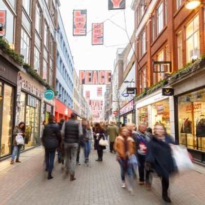 UK retail sales flat in March