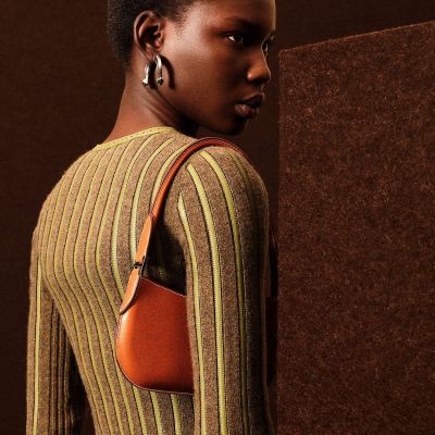 Hermès takes a minority stake in the Italian cashmere maker Lanificio Colombo